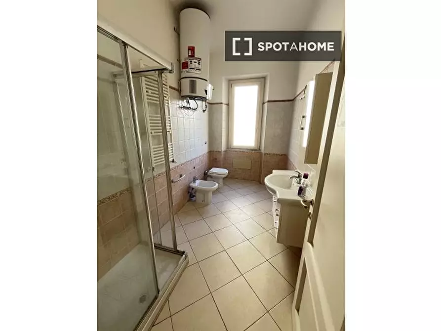 Immagine 5 di Camera condivisa in affitto  in Via Grazia Deledda a Cagliari