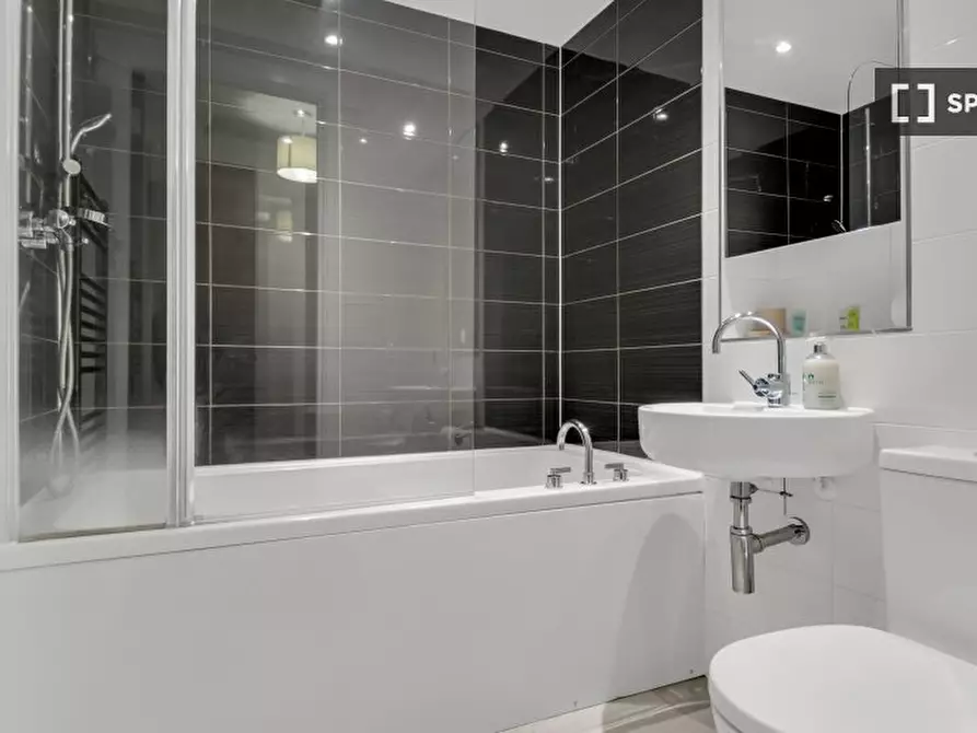 Immagine 6 di Appartamento in affitto  in Lamb's Passage a Islington