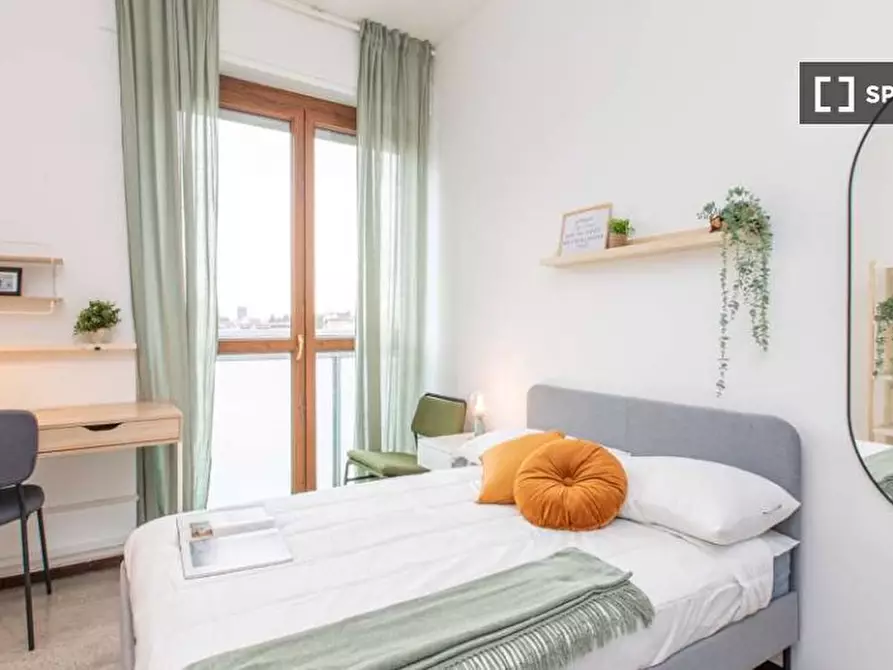 Immagine 2 di Camera condivisa in affitto  in Viale Sondrio a Milano