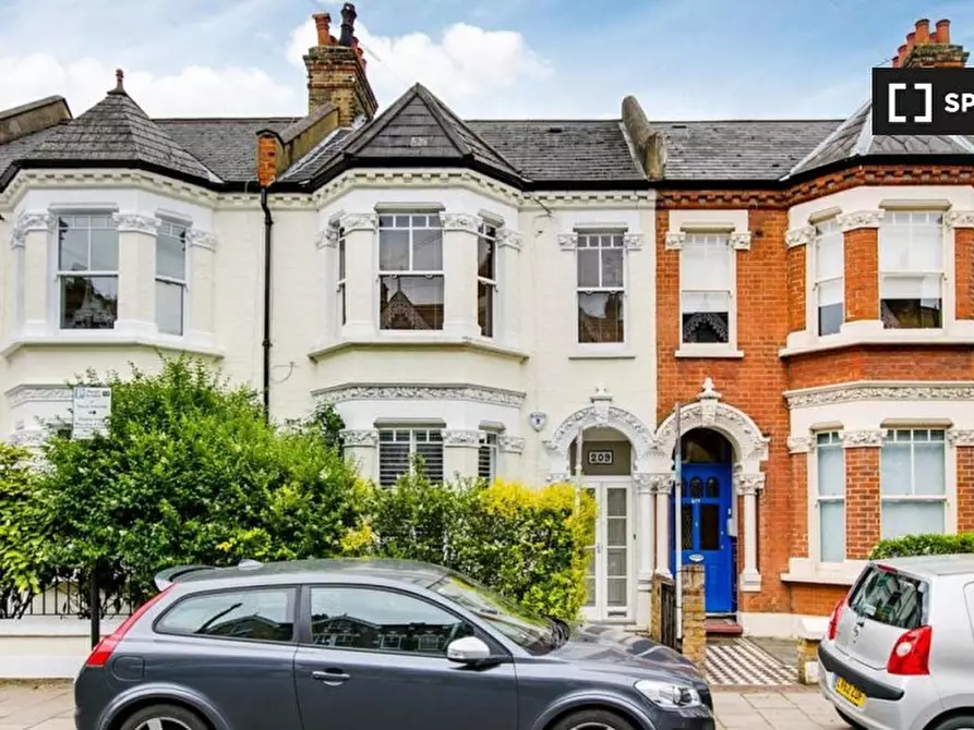 Immagine 12 di Appartamento in affitto  in Broomwood Road a Wandsworth