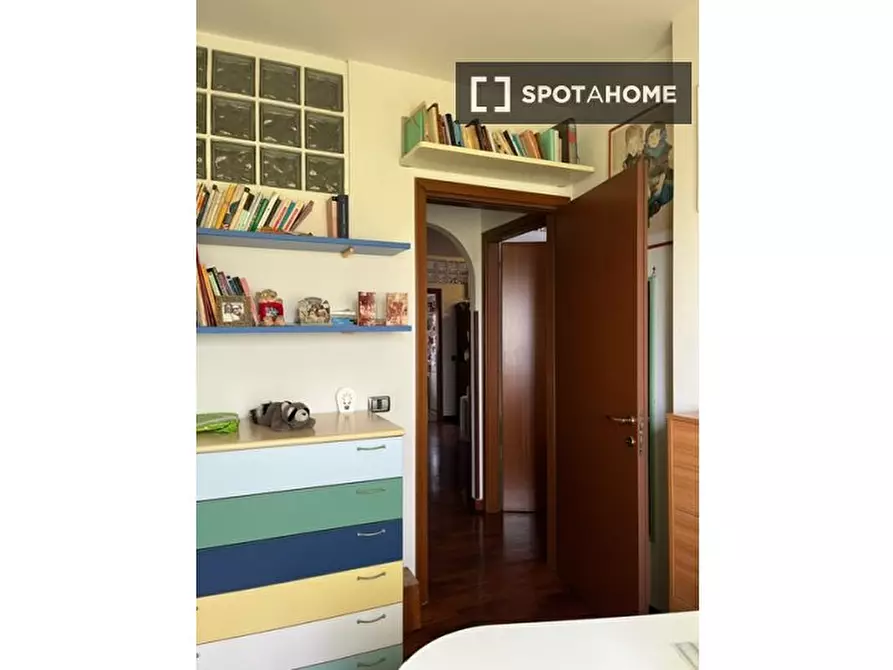 Immagine 10 di Camera condivisa in affitto  in Via Paolo Rosi a Roma