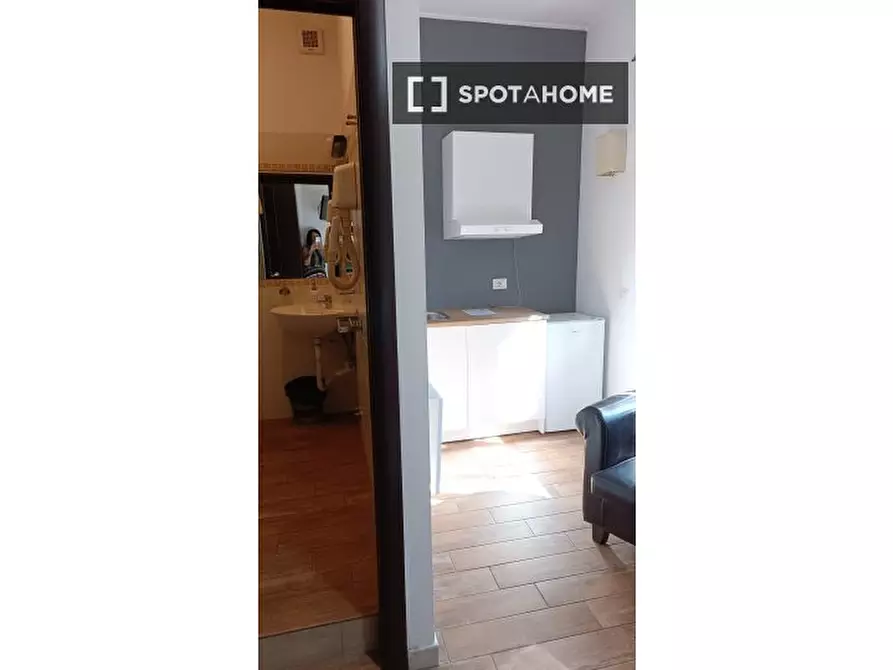 Immagine 2 di Camera condivisa in affitto  in Via Aurelia a Roma