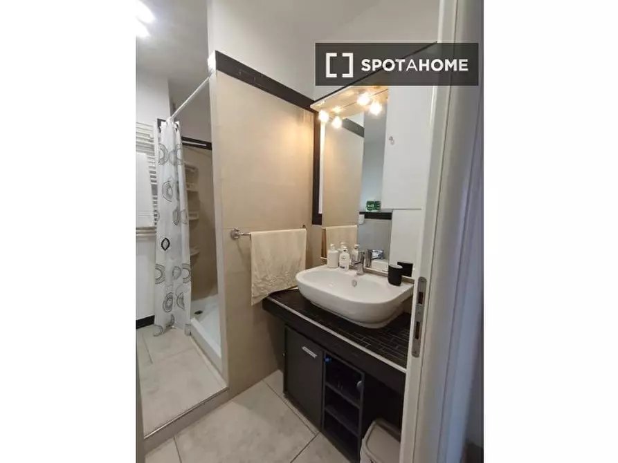 Immagine 4 di Camera condivisa in affitto  in Via dei Glicini a Roma