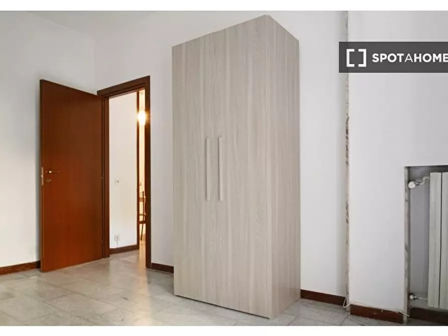 Immagine 2 di Camera condivisa in affitto  in Via Rho a Milano