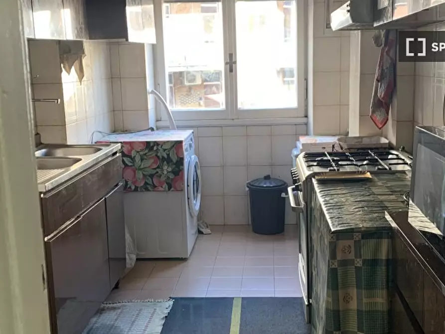 Immagine 4 di Camera condivisa in affitto  in Via Francesco Grimaldi a Roma
