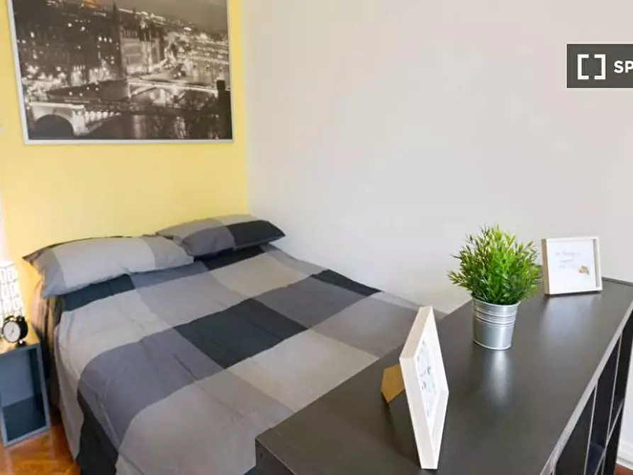 Immagine 3 di Camera condivisa in affitto  in Via San Secondo a Torino