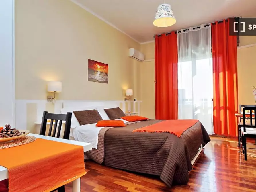 Immagine 19 di Camera condivisa in affitto  in Via Appia Nuova a Roma