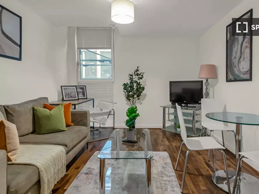 Immagine 1 di Appartamento in affitto  in Lamb's Passage a Islington