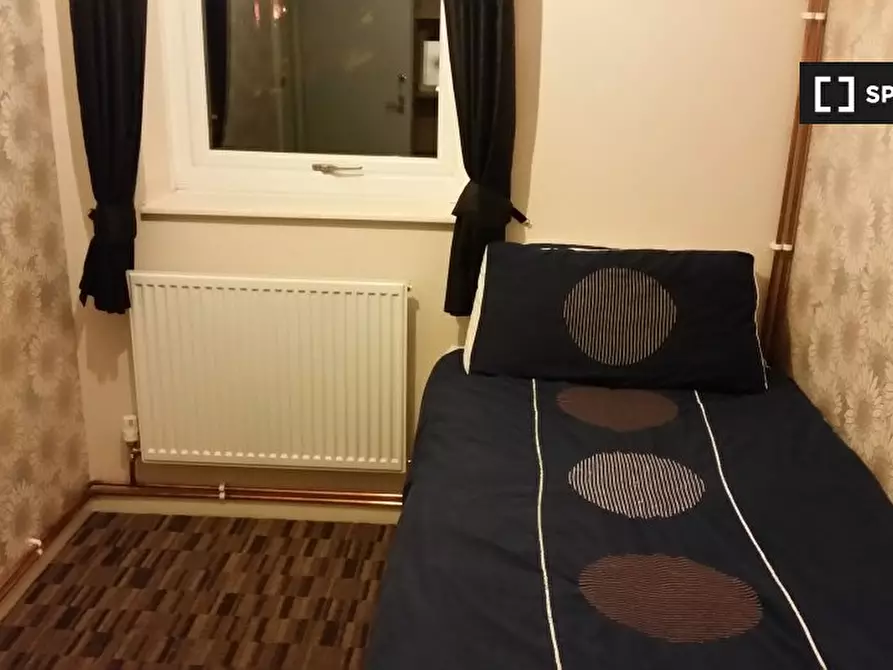 Immagine 11 di Camera condivisa in affitto  in Courtenay Gardens a 