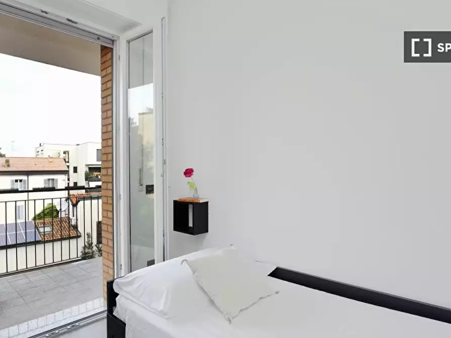 Immagine 4 di Camera condivisa in affitto  in Via Luigi Mercantini a Milano