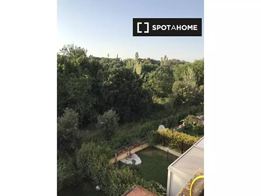 Immagine 6 di Camera condivisa in affitto  in Via Luigi Ploner a Roma