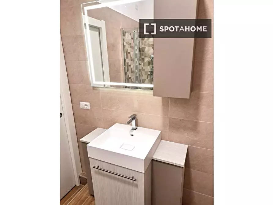 Immagine 11 di Appartamento in affitto  in Via Appia Nuova a Roma