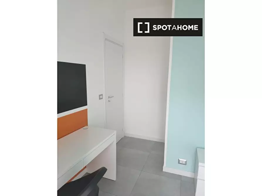 Immagine 8 di Camera condivisa in affitto  in Via Verolengo a Torino