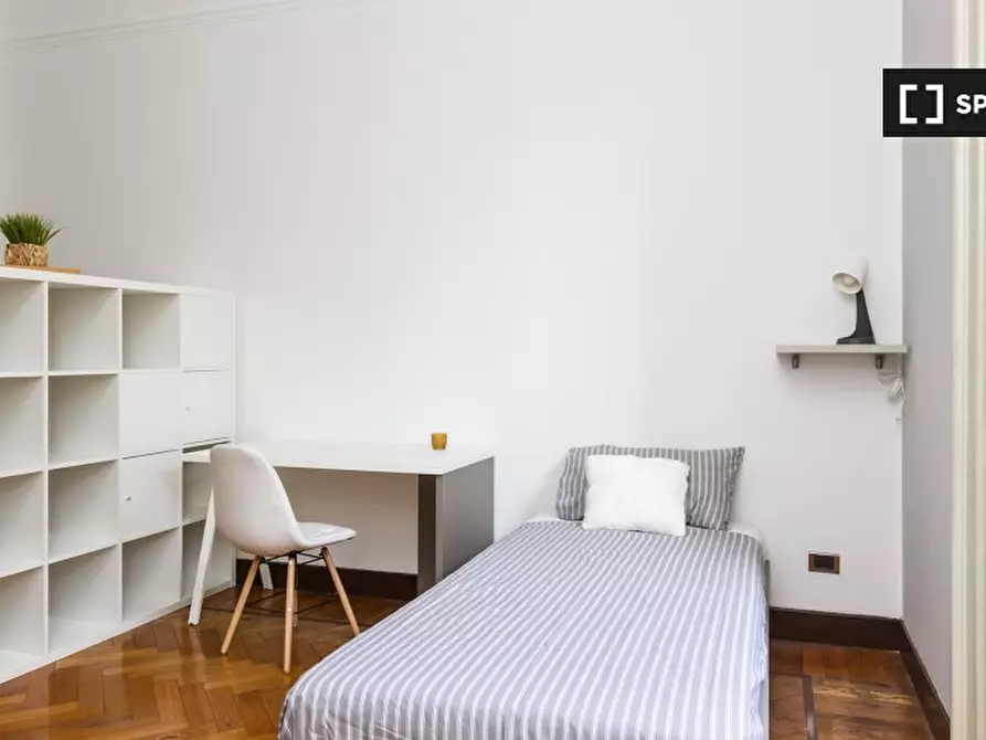 Immagine 3 di Camera condivisa in affitto  in Viale Regina Giovanna a Milano