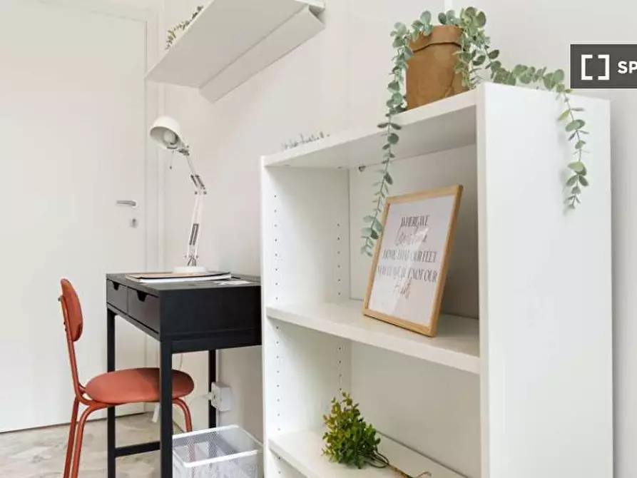 Immagine 18 di Camera condivisa in affitto  in Via Lorenteggio Milan a Milano