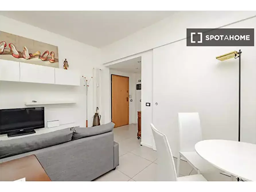 Immagine 2 di Appartamento in affitto  in Via Fezzan a Milano