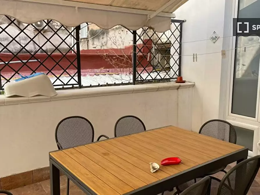 Immagine 14 di Camera condivisa in affitto  in P.za Dante a Napoli