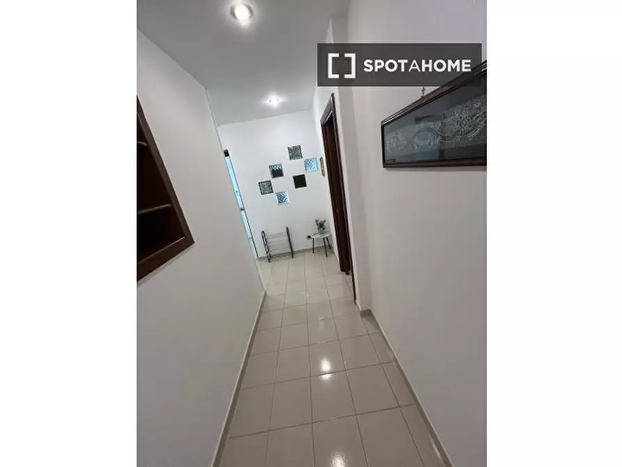 Immagine 4 di Camera condivisa in affitto  in Via Consalvo a Napoli