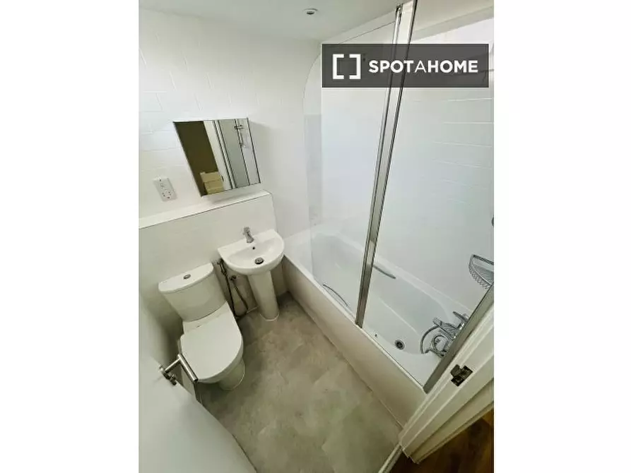 Immagine 9 di Camera condivisa in affitto  in Grenfell Rd a Kensington