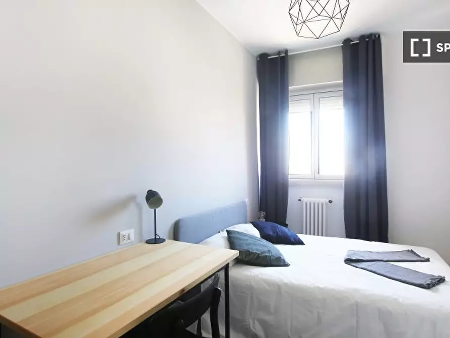 Immagine 2 di Camera condivisa in affitto  in Via Benjamin Constant a Milano