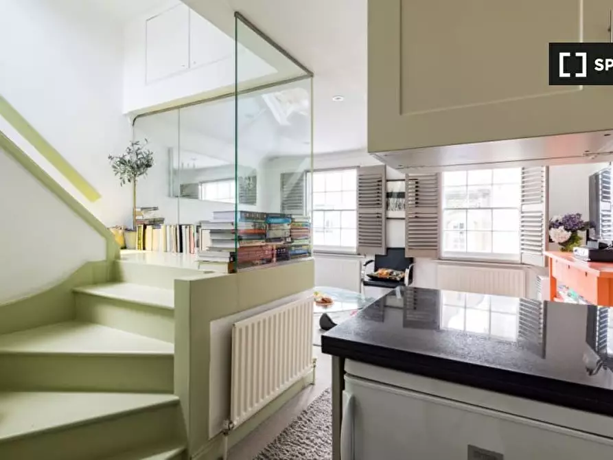 Immagine 3 di Appartamento in affitto  in Neal St a Camden Town