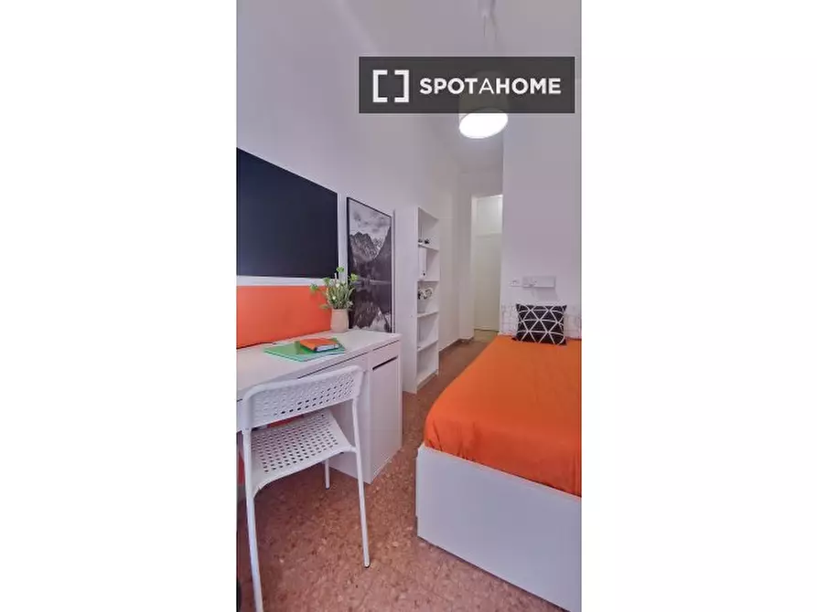 Immagine 4 di Camera condivisa in affitto  in Lungotevere di Pietra Papa a Roma