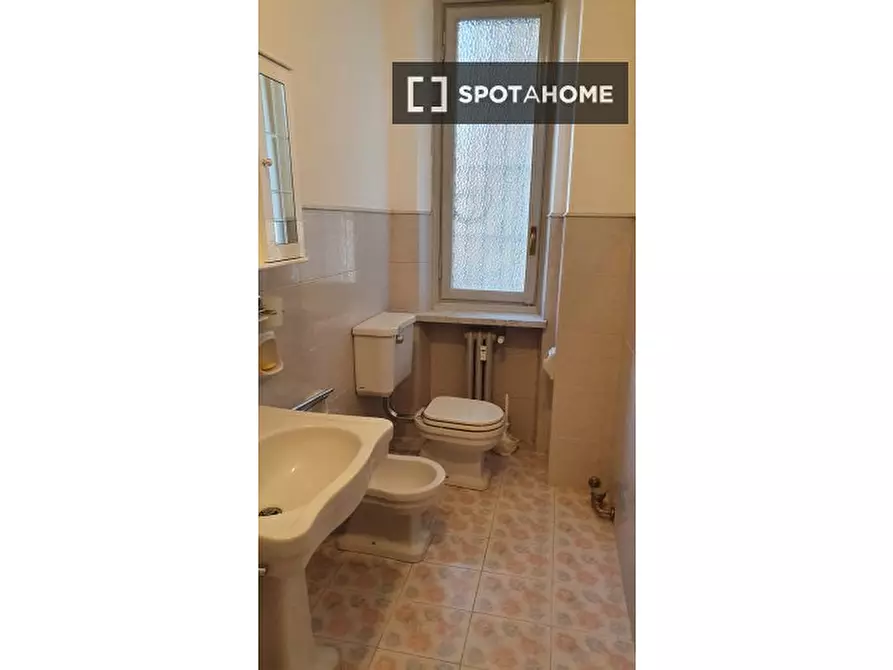 Immagine 16 di Camera condivisa in affitto  in Via Susa a Torino