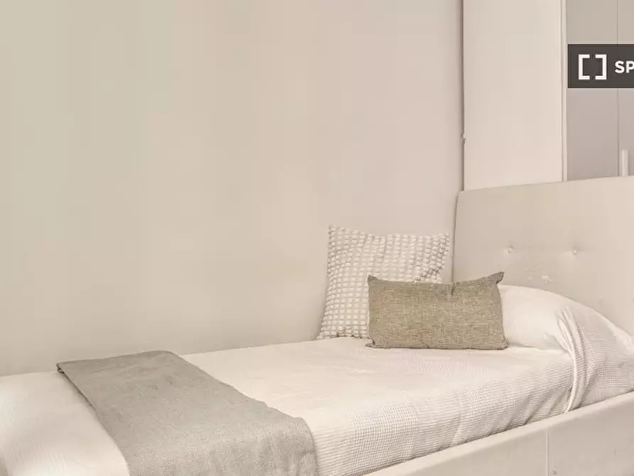 Immagine 2 di Camera condivisa in affitto  in Via Felice Casati a Milano