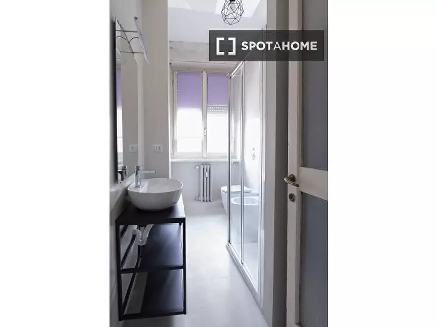 Immagine 19 di Camera condivisa in affitto  in Viale Francesco Restelli a Milano