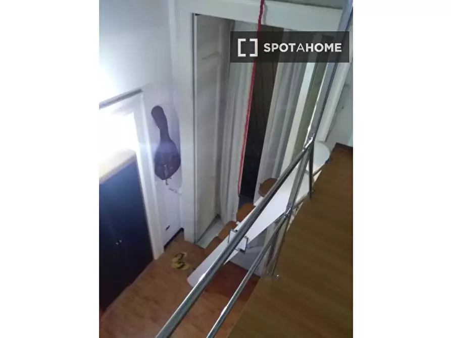 Immagine 2 di Camera condivisa in affitto  in Via Ventaglieri a Napoli