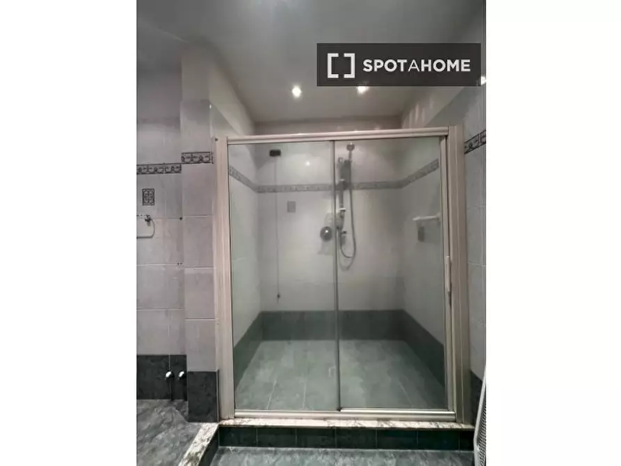 Immagine 10 di Camera condivisa in affitto  in Via Giuseppe la Farina a Firenze