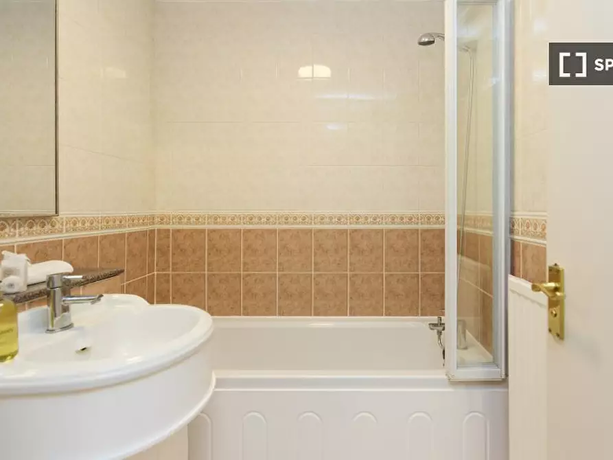 Immagine 18 di Appartamento in affitto  in Brompton Park Cres a Hammersmith