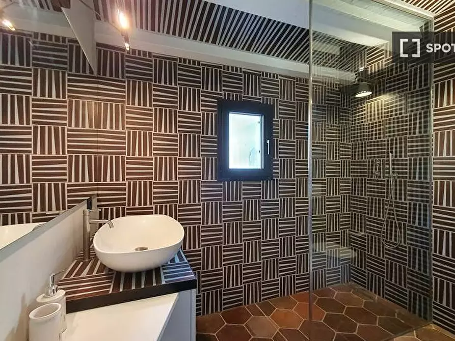 Immagine 11 di Appartamento in affitto  in Via Della Croce a Roma