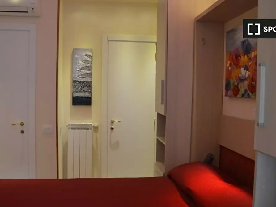 Immagine 5 di Camera condivisa in affitto  in Via Vetulonia a Roma