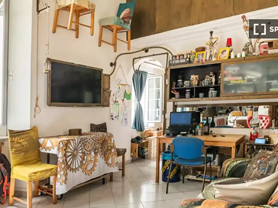 Immagine 17 di Camera condivisa in affitto  in Vico delle Scuole Pie a Genova