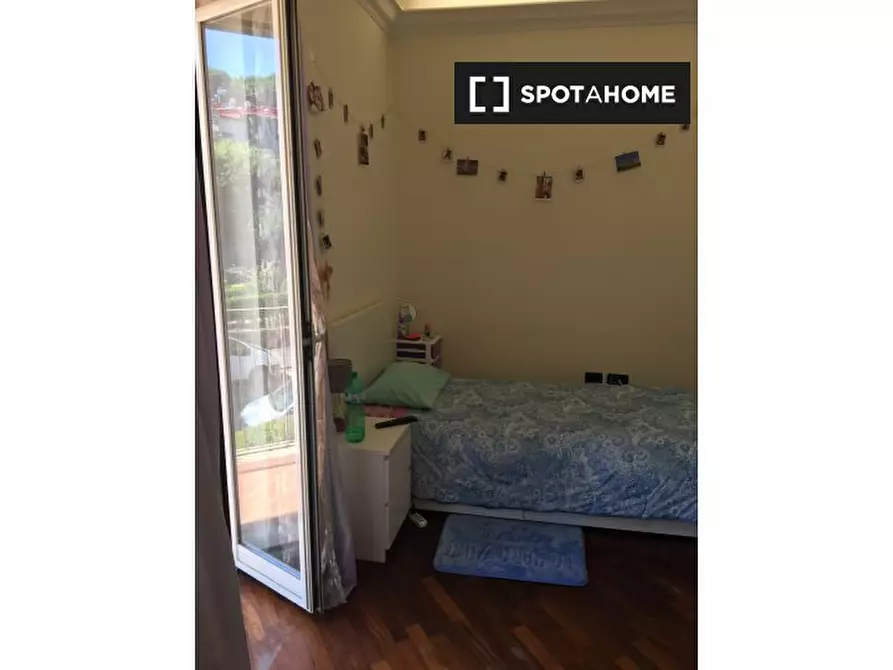 Immagine 11 di Camera condivisa in affitto  in Via Mario Gigante a Napoli