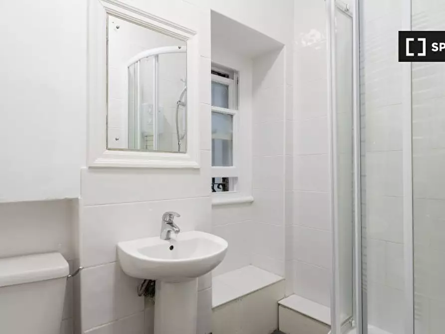 Immagine 7 di Camera condivisa in affitto  in Lower Ground a Kensington