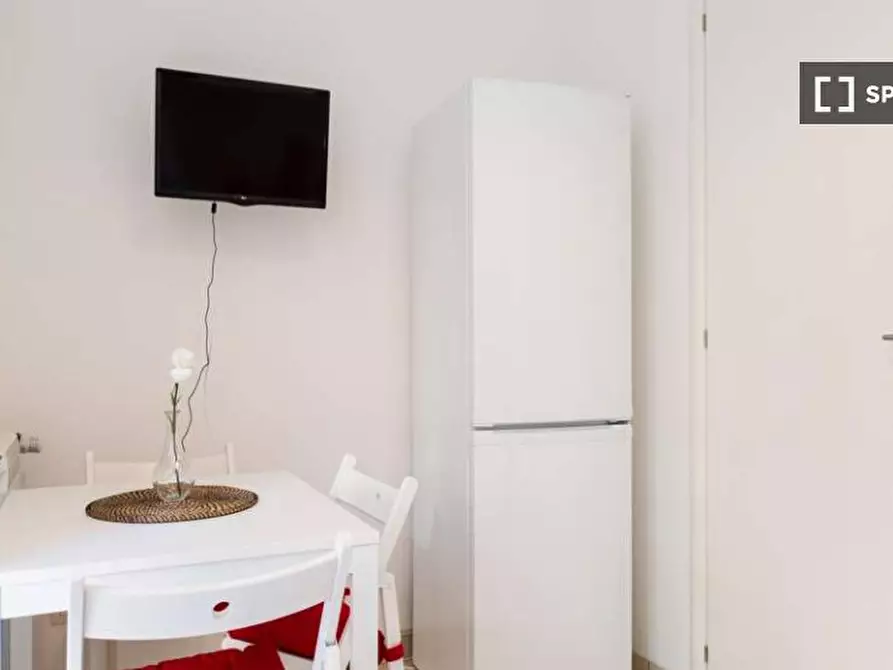 Immagine 16 di Camera condivisa in affitto  in Via Gardone a Milano