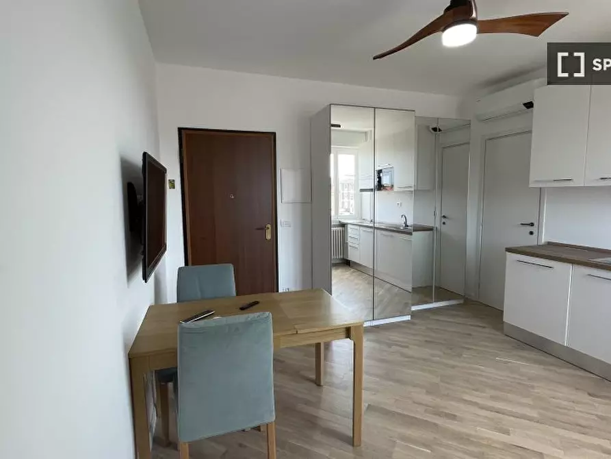 Immagine 5 di Ufficio in affitto  in Via Giambellino a Milano