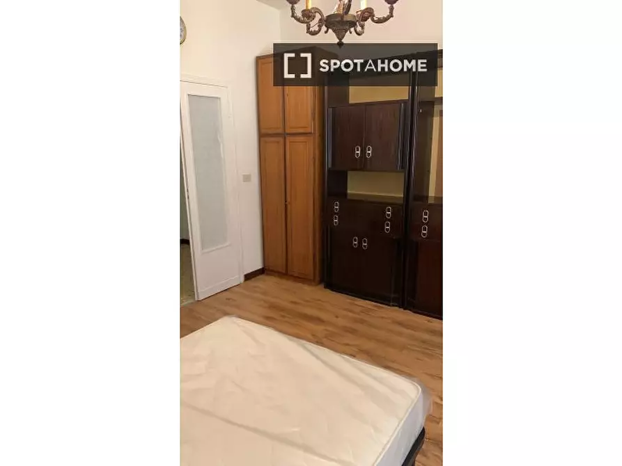 Immagine 3 di Camera condivisa in affitto  in Via Cornelio Sisenna a Roma