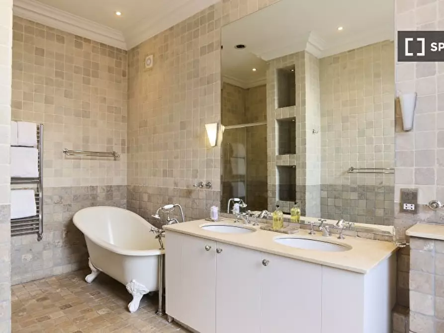 Immagine 10 di Appartamento in affitto  in Rudall Cres a Camden Town