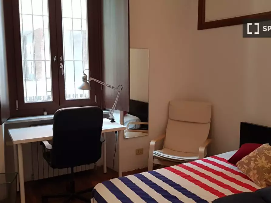 Immagine 2 di Camera condivisa in affitto  in C.so Inghilterra a Torino