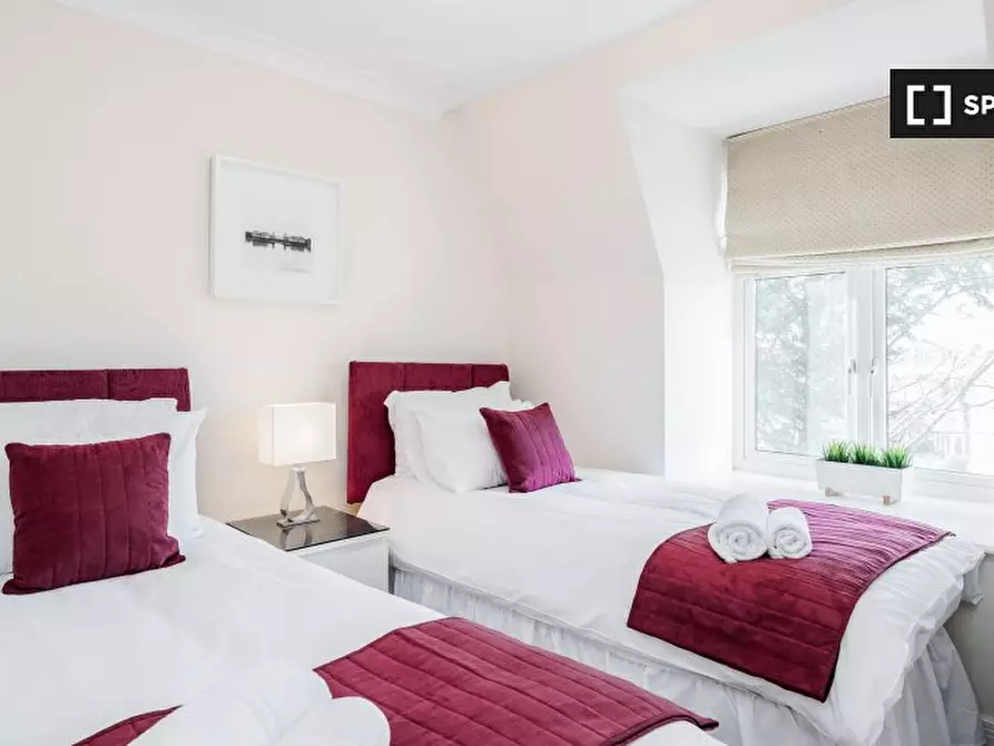 Immagine 9 di Appartamento in affitto  in Leret Way a Leatherhead