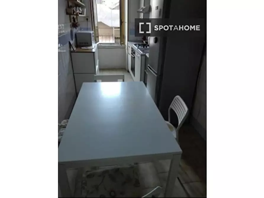 Immagine 10 di Camera condivisa in affitto  in Via Camilla a Roma