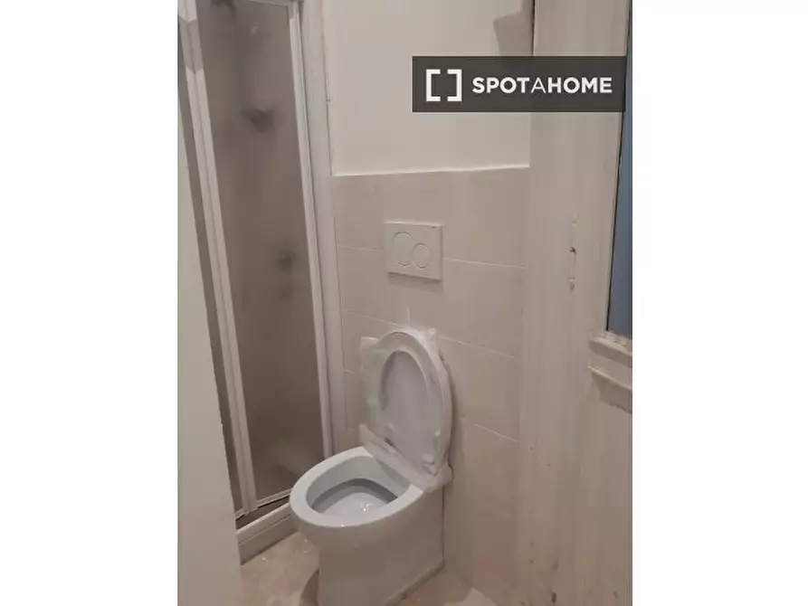 Immagine 11 di Camera condivisa in affitto  in C.so Inghilterra a Torino