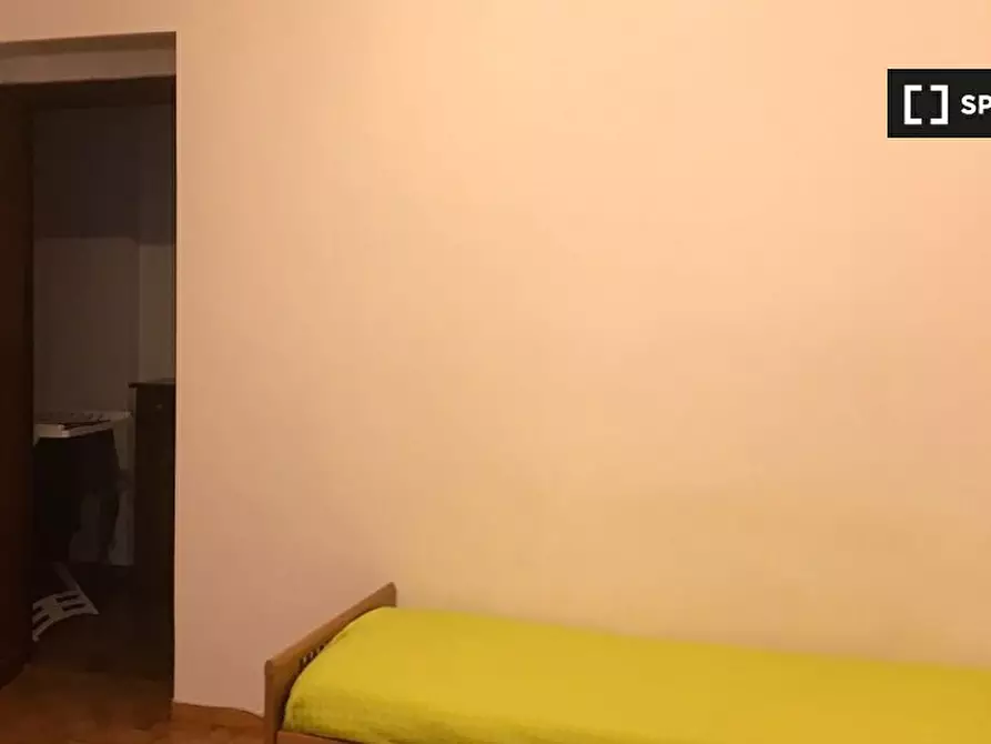 Immagine 4 di Camera condivisa in affitto  in Via Renato Simoni a Roma