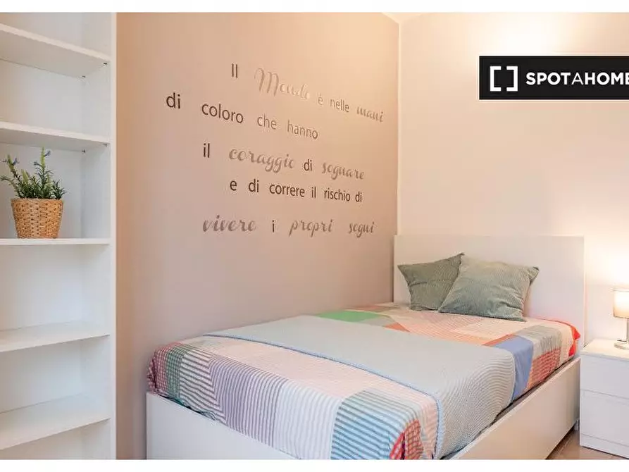 Immagine 2 di Camera condivisa in affitto  in Via Filippo Sassetti a Milano