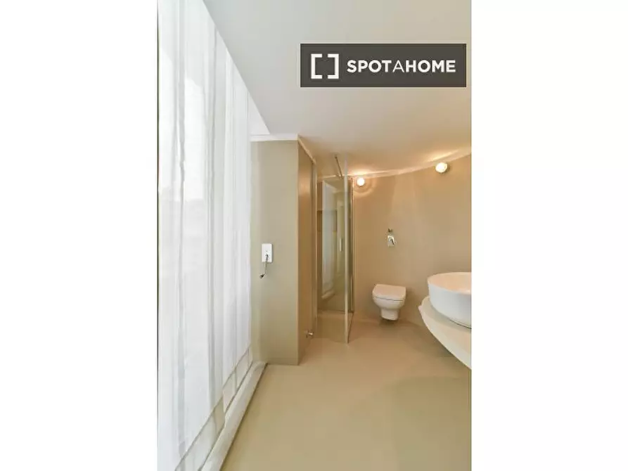 Immagine 19 di Ufficio in affitto  in Corso Monforte a Milano