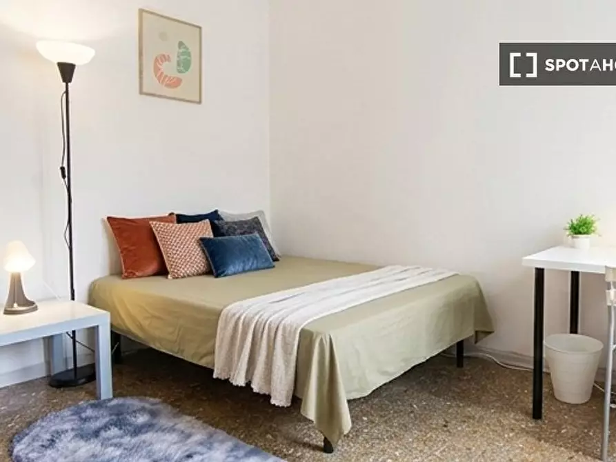 Immagine 3 di Camera condivisa in affitto  in Via Giulio Aristide Sartorio, 00147 Roma RM, Italy a Roma