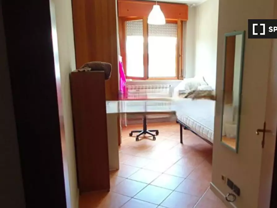 Immagine 2 di Camera condivisa in affitto  in Via Ugo Spirito a Roma